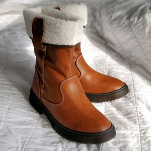 Faux leather/fur-lined brown boots